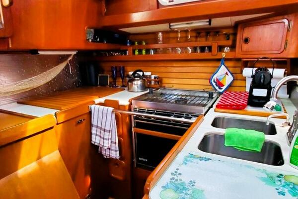 CAMARI 35ft Brewer Yacht For Sale