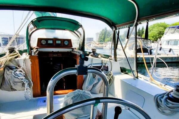 CAMARI 35ft Brewer Yacht For Sale