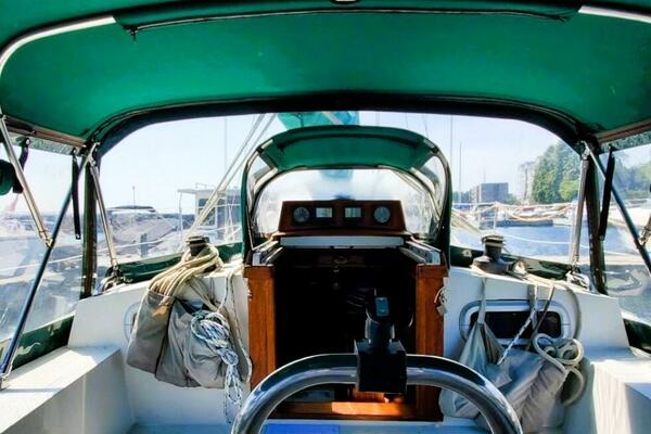 CAMARI 35ft Brewer Yacht For Sale