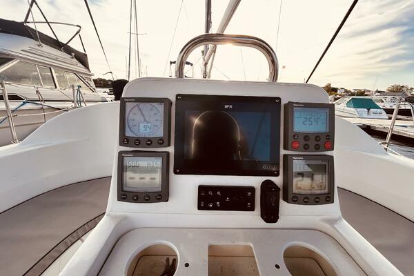 Happy Ours 38ft Hunter Yacht For Sale