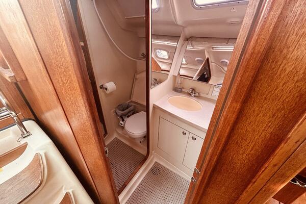Happy Ours 38ft Hunter Yacht For Sale