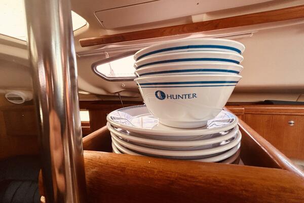 Happy Ours 38ft Hunter Yacht For Sale