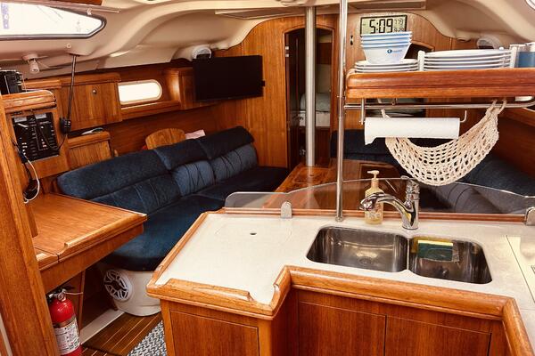 Happy Ours 38ft Hunter Yacht For Sale