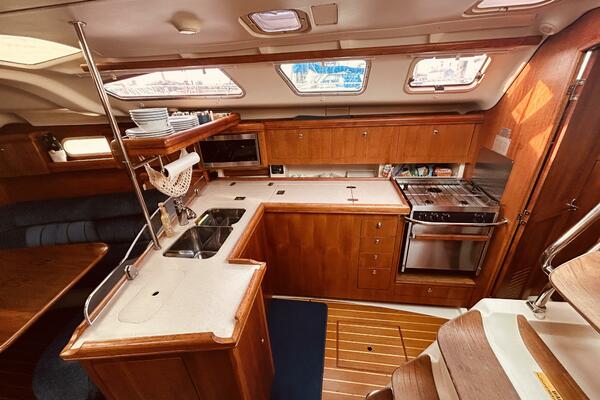 Happy Ours 38ft Hunter Yacht For Sale