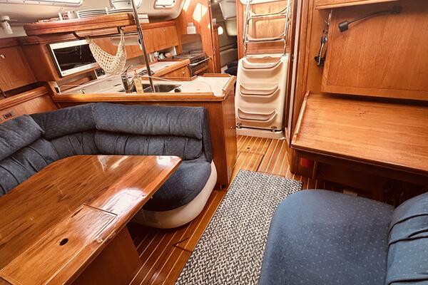 Happy Ours 38ft Hunter Yacht For Sale