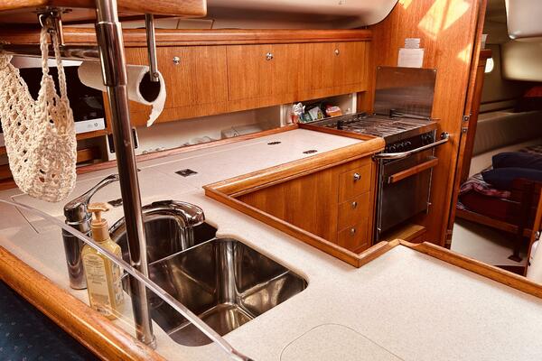 Happy Ours 38ft Hunter Yacht For Sale