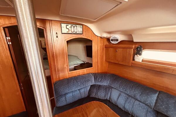 Happy Ours 38ft Hunter Yacht For Sale