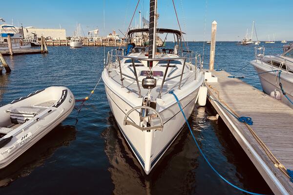 Happy Ours 38ft Hunter Yacht For Sale