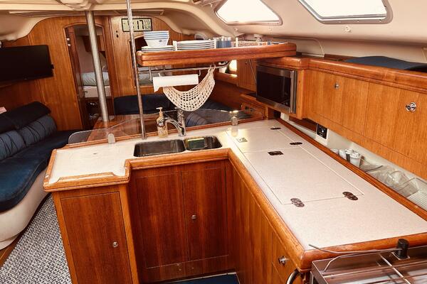 Happy Ours 38ft Hunter Yacht For Sale
