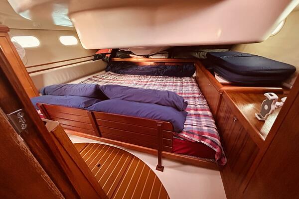 Happy Ours 38ft Hunter Yacht For Sale