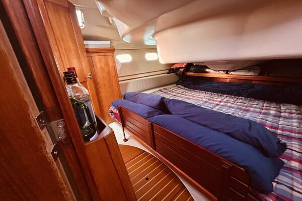 Happy Ours 38ft Hunter Yacht For Sale