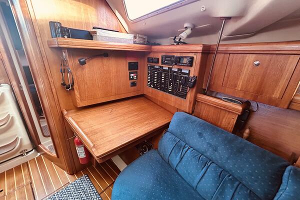 Happy Ours 38ft Hunter Yacht For Sale