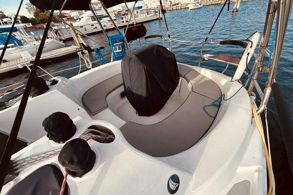 Happy Ours 38ft Hunter Yacht For Sale