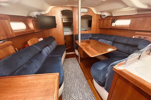 Happy Ours 38ft Hunter Yacht For Sale