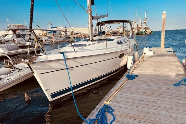 38-ft-Hunter-2003-386-Happy Ours Rockland Maine United States  yacht for sale