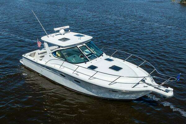 2005 Tiara Yachts 32