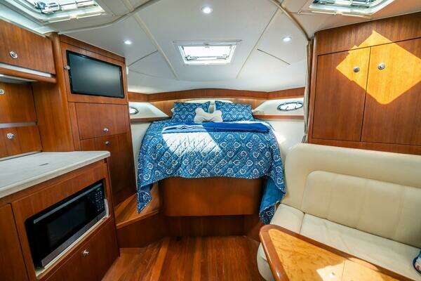 2005 Tiara Yachts 32