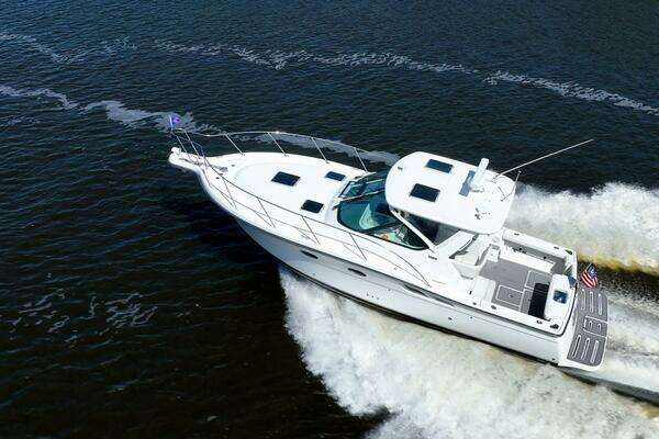 2005 Tiara Yachts 32