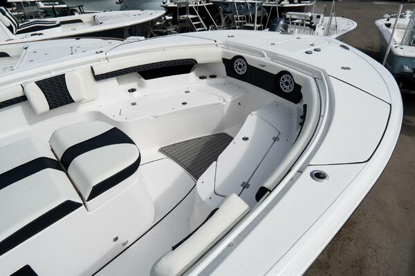 320 CC Adventure 32ft Tidewater Yacht For Sale