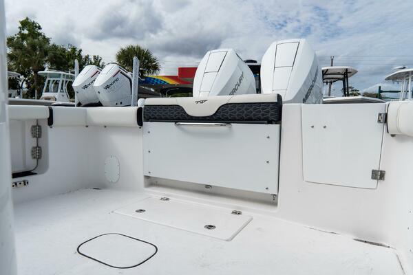 320 CC Adventure 32ft Tidewater Yacht For Sale