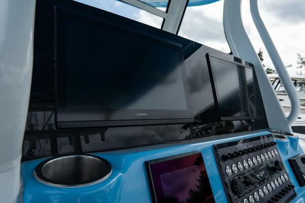 320 CC Adventure 32ft Tidewater Yacht For Sale