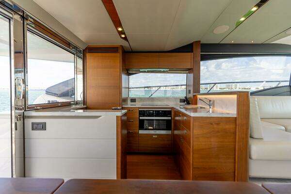 2019 Princess 65