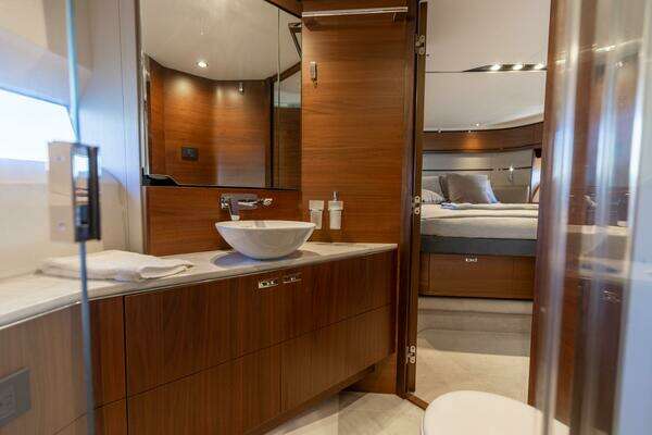 2019 Princess 65