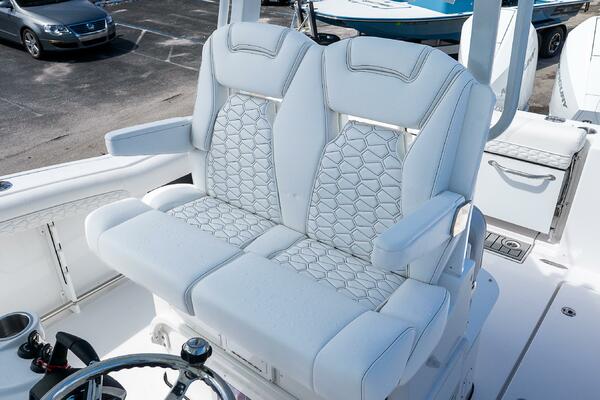 282 CC Adventure 28ft Tidewater Yacht For Sale
