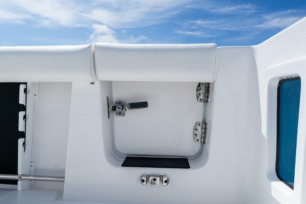 282 CC Adventure 28ft Tidewater Yacht For Sale