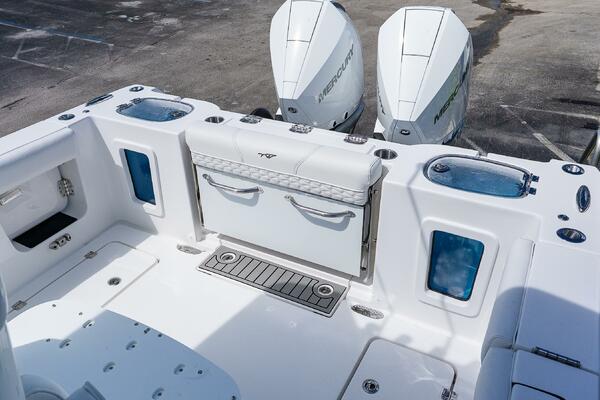 282 CC Adventure 28ft Tidewater Yacht For Sale