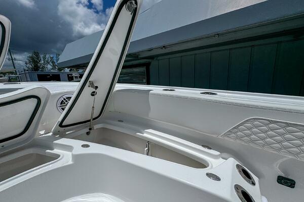 2700 Carolina Bay 27ft Tidewater Yacht For Sale