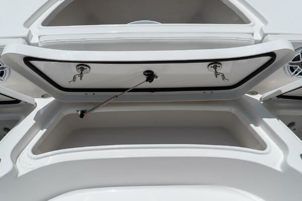 2700 Carolina Bay 27ft Tidewater Yacht For Sale