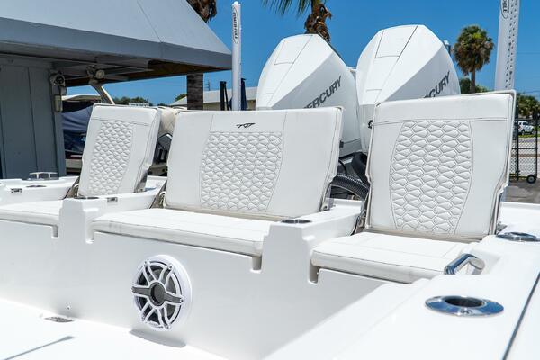 2700 Carolina Bay 27ft Tidewater Yacht For Sale