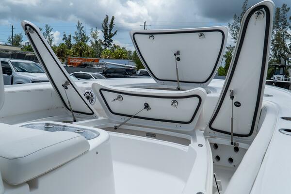 2700 Carolina Bay 27ft Tidewater Yacht For Sale