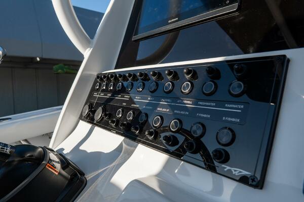 272 CC Adventure 27ft Tidewater Yacht For Sale
