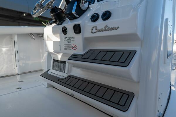 272 CC Adventure 27ft Tidewater Yacht For Sale