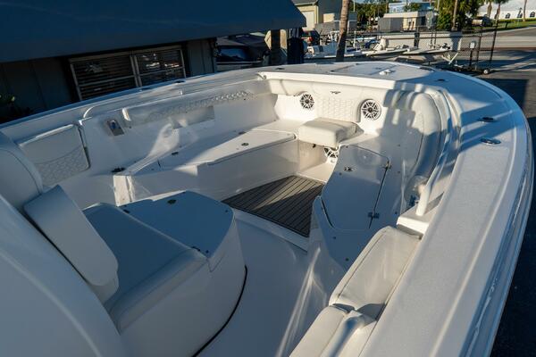 272 CC Adventure 27ft Tidewater Yacht For Sale