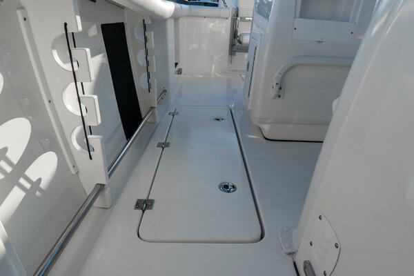 272 CC Adventure 27ft Tidewater Yacht For Sale