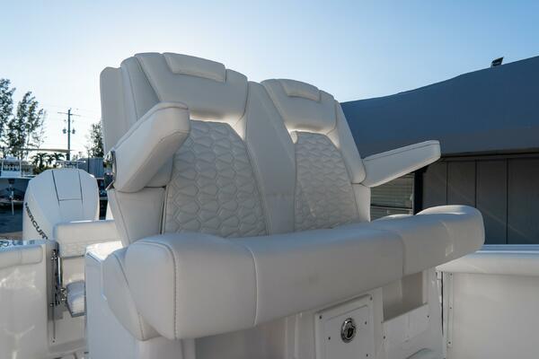 272 CC Adventure 27ft Tidewater Yacht For Sale