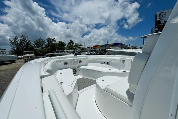 272 CC Adventure 27ft Tidewater Yacht For Sale