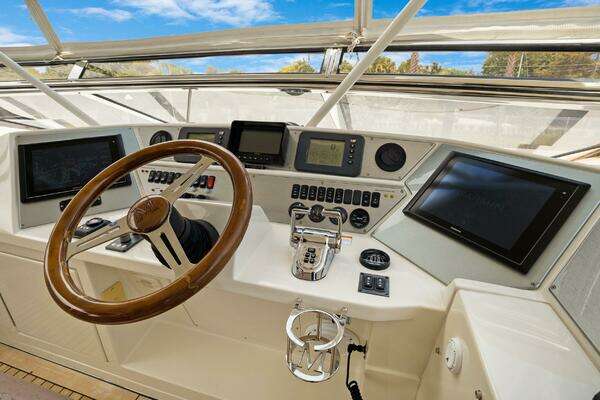 Marquis 690 Yacht For Sale