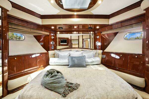Marquis 690 Yacht For Sale