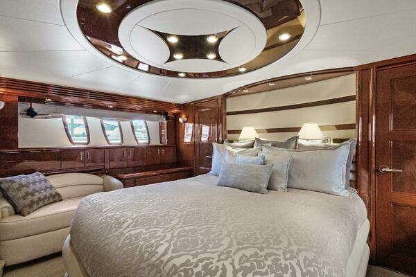 Marquis 690 Yacht For Sale