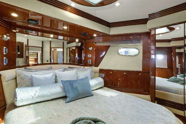 Marquis 690 Yacht For Sale
