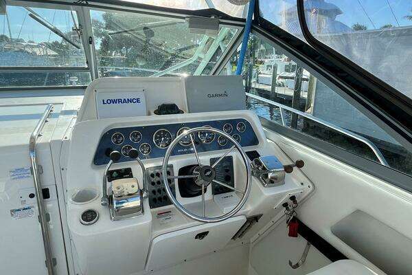 Photo of the 2001 Wellcraft 330 Coastal "Equalizer"