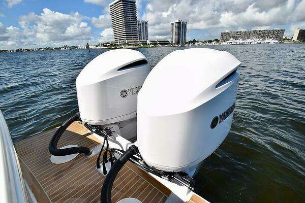 Regulator 31FS Yacht For Sale