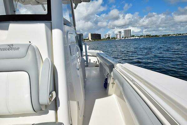 Regulator 31FS Yacht For Sale