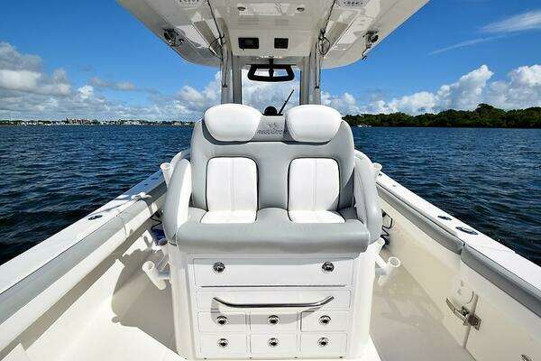 Regulator 31FS Yacht For Sale