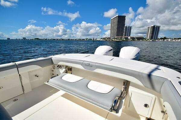 Regulator 31FS Yacht For Sale