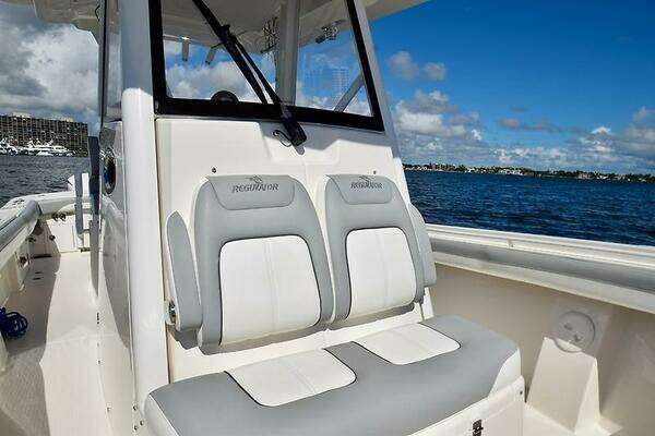 Regulator 31FS Yacht For Sale